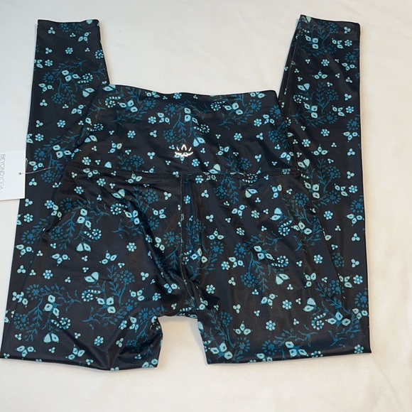 Beyond Yoga Lux High Waisted Leggings & Criss Cross Cropped Tank SMALL - Picture 5 of 16